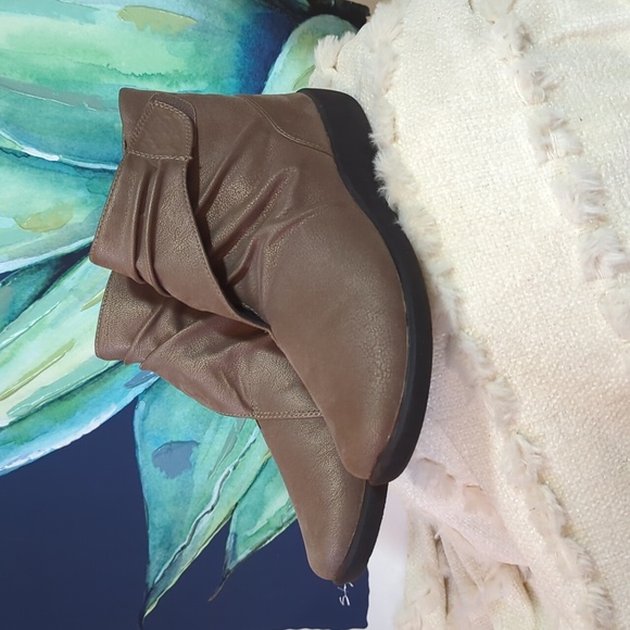 Women's Kora Bootie by Clarks SZ 8 1/2 - Picture 1 of 7